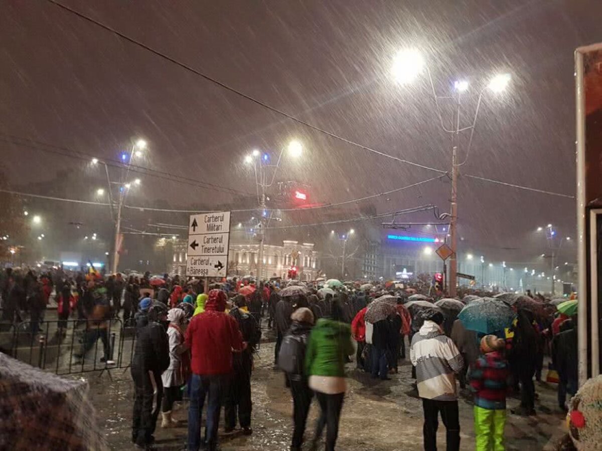 VIDEO+FOTO Proteste de amploare în țară » Estimări la ora 19:30: peste 50.000 de oameni pe străzi în Capitală și în marile orașe