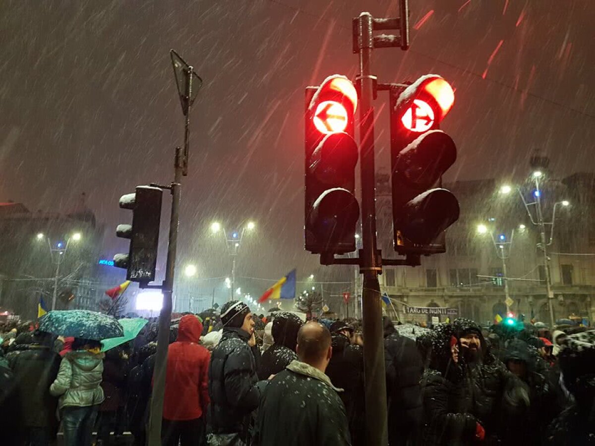 VIDEO+FOTO Proteste de amploare în țară » Estimări la ora 19:30: peste 50.000 de oameni pe străzi în Capitală și în marile orașe