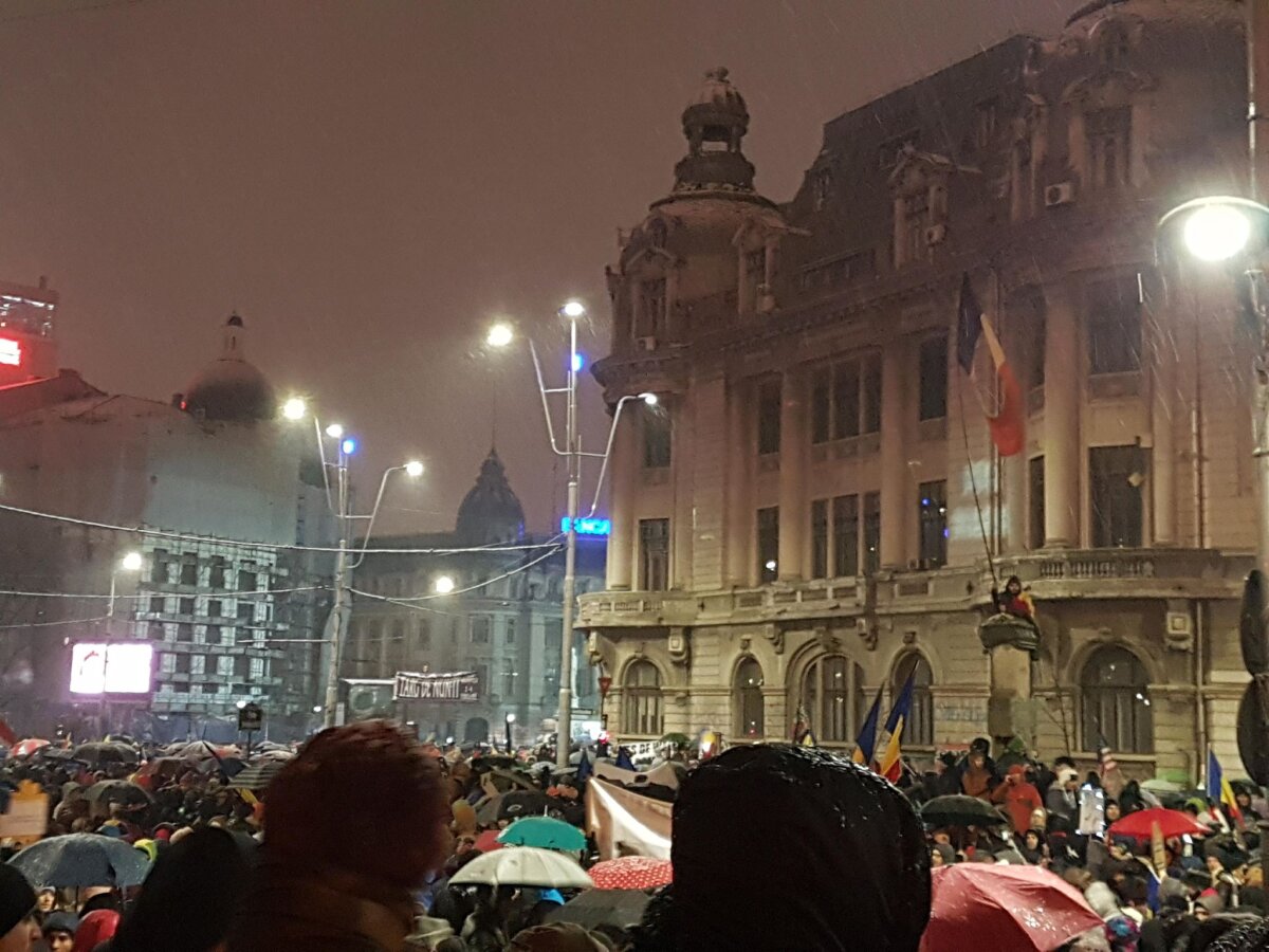 VIDEO+FOTO Proteste de amploare în țară » Estimări la ora 19:30: peste 50.000 de oameni pe străzi în Capitală și în marile orașe