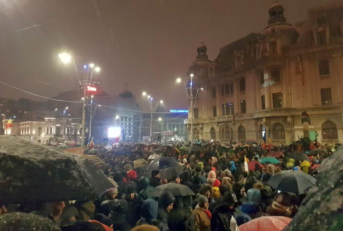 VIDEO+FOTO Proteste de amploare în țară » Estimări la ora 19:30: peste 50.000 de oameni pe străzi în Capitală și în marile orașe