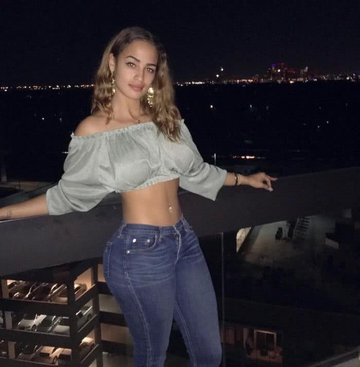 FOTO A refuzat un trio cu Hamilton » Un fotomodel a dat detalii picante din relația cu pilotul de Formula 1