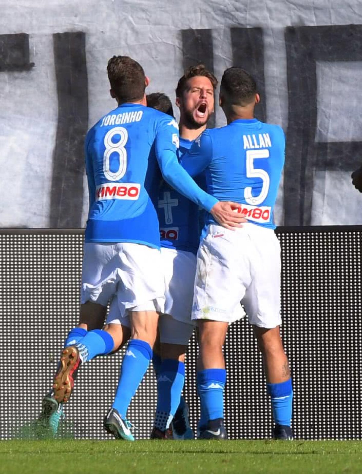 FOTO + VIDEO Victorie importantă pentru liderul Napoli, 1-0 cu Atalanta » Napolitanii sunt la 4 puncte de Juventus + greșeală mare de arbitraj în prelungirile partidei