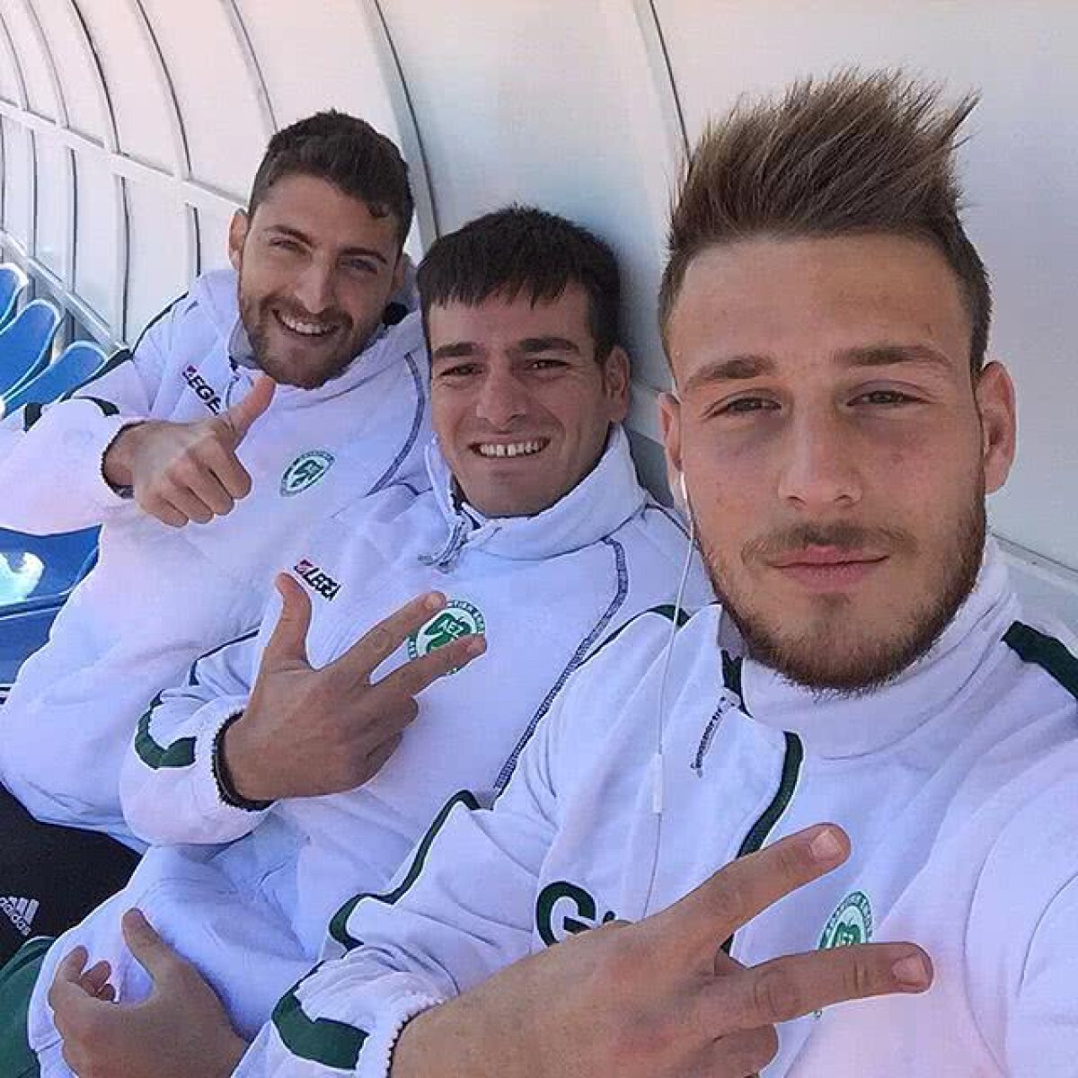 EXCLUSIV I-am găsit! Ei sunt blatiștii din meciul lui Dinamo! Punct cu punct: cum a arătat schema aranjamentului și cine sunt personajele ciudate de lângă teren