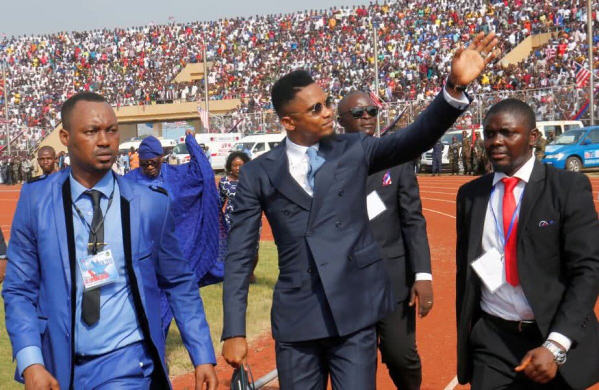 FOTO George Weah, învestit ca președinte pe stadion: ”Uniți, vom învinge! Dezbinați, vom eșua” » Eto'o a fost la ceremonie 