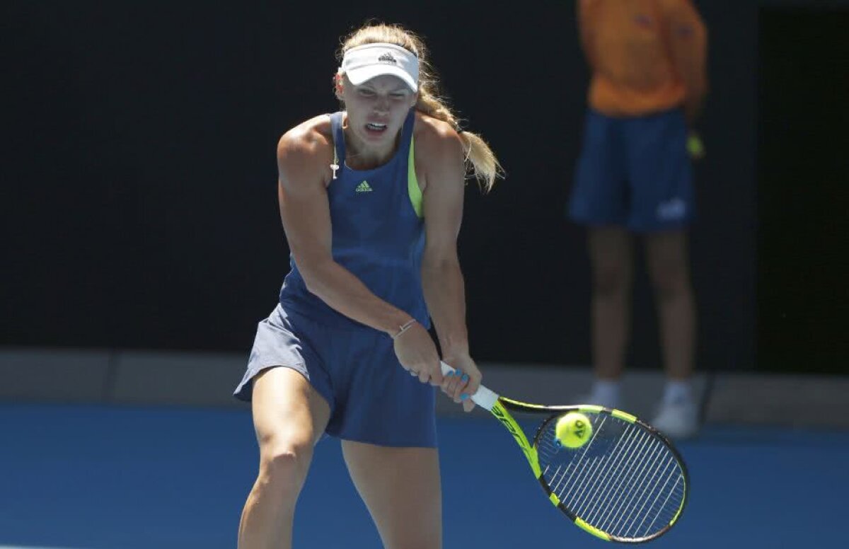 CAROLINE WOZNIACKI - ELISE MERTENS » S-a terminat prima semifinală de la Australian Open! Știm pe cine întâlnește Simona Halep în finală