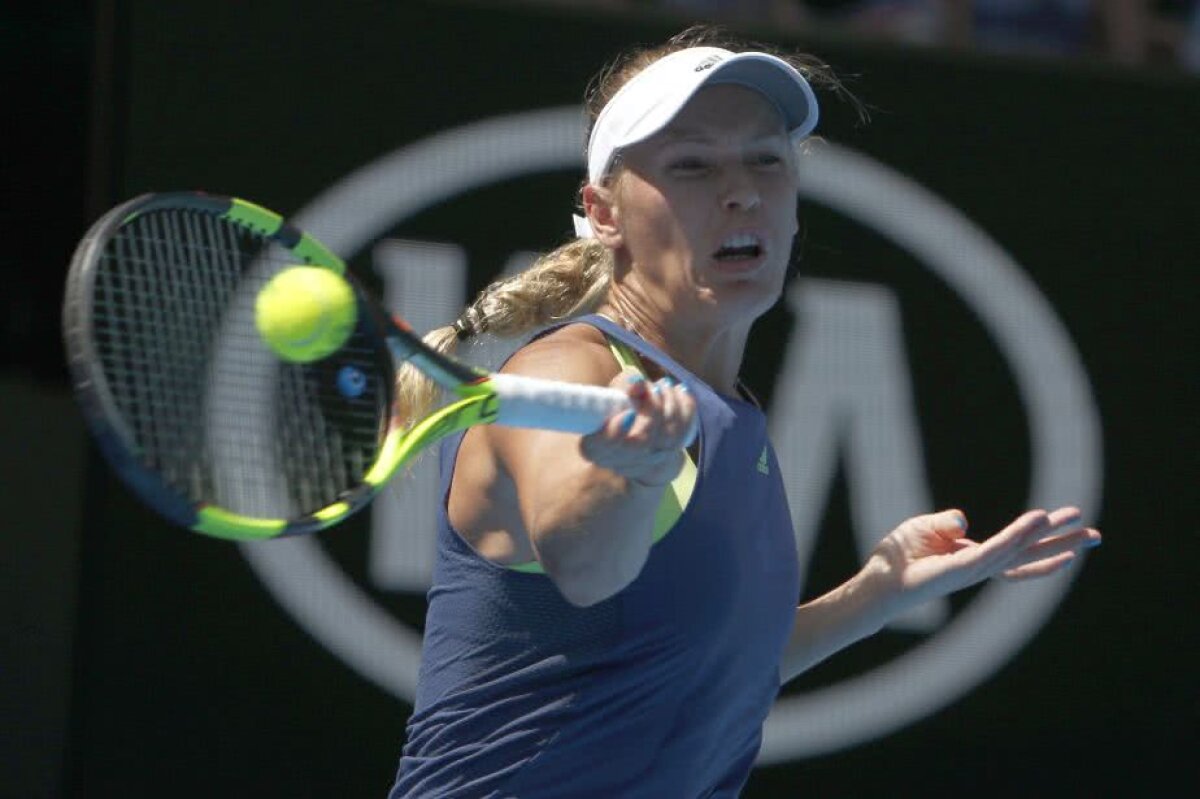 CAROLINE WOZNIACKI - ELISE MERTENS » S-a terminat prima semifinală de la Australian Open! Știm pe cine întâlnește Simona Halep în finală