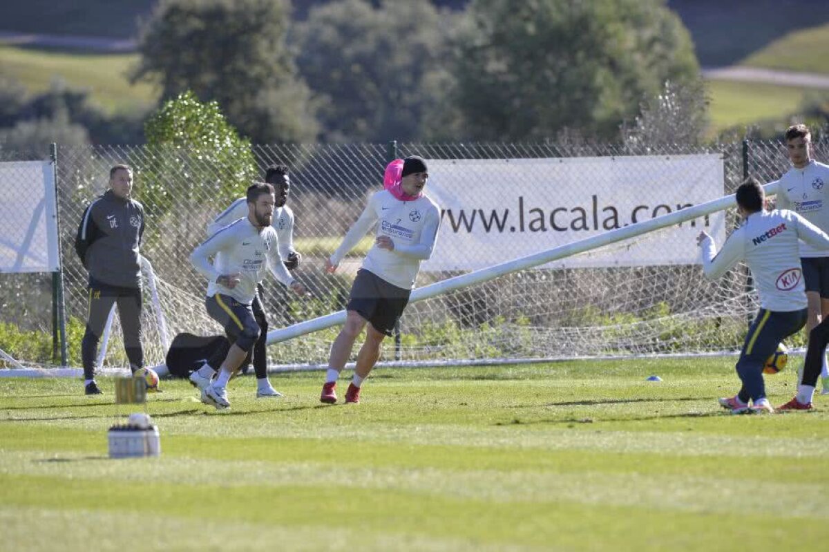 GALERIE FOTO CORESPONDENȚĂ DIN SPANIA » Diii! Dică a luat primele măsuri după eșecurile din 2018 + imagini de la antrenamentul FCSB-ului 