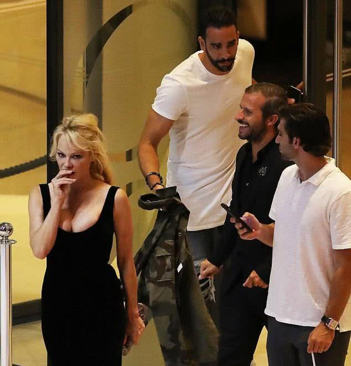 FOTO Îndrăgostită de un fotbalist » Pamela Anderson se mută în Franța pentru un jucător din Ligue 1