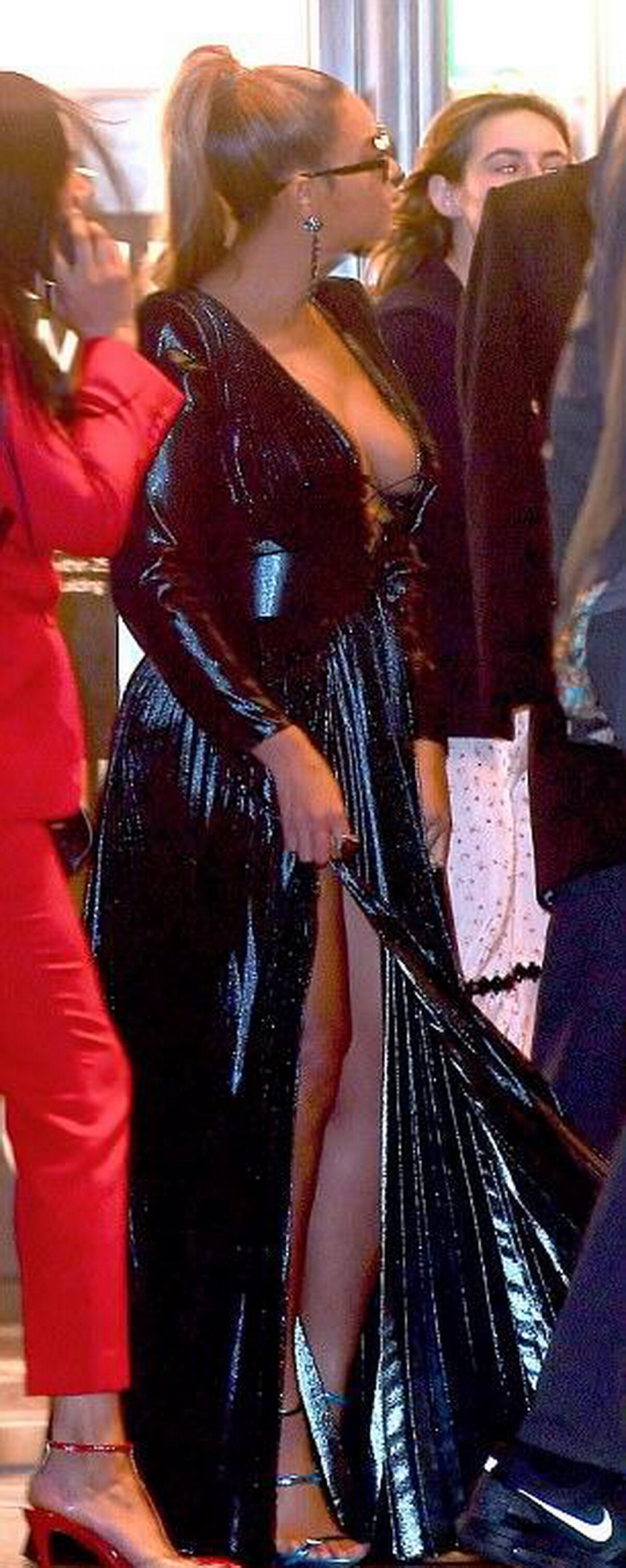GALERIE FOTO Beyoncé, apariție demențială la o petrecere din New York