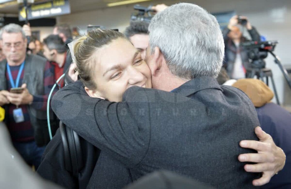 FOTO Simona Halep a revenit în România după Australian Open fără chef de vorbă: "Trei întrebări și plec!"