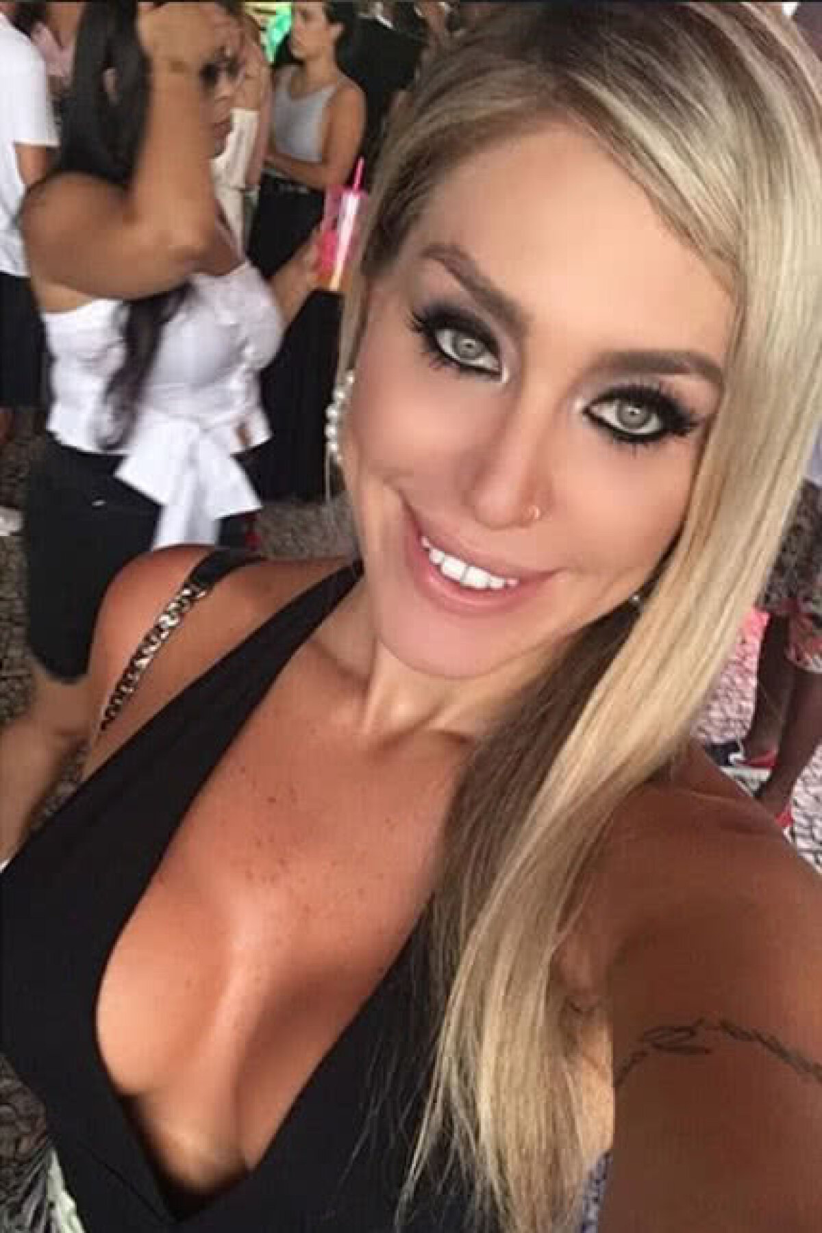 FOTO A apărut la meciul lui Napoli și a făcut senzație în tribune » Cine era superba blondă care le-a aprins imaginația fanilor de pe San Paolo