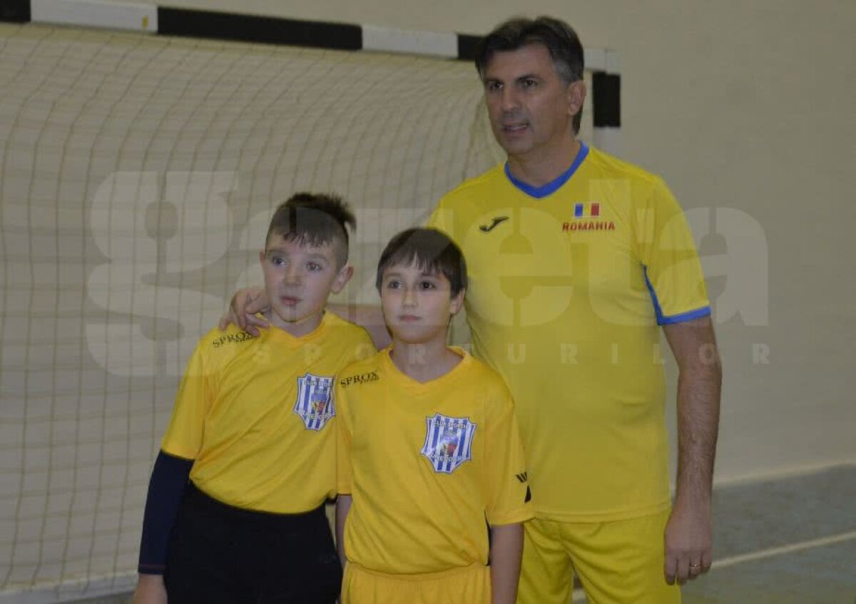 VIDEO+FOTO Momente emoționante la Hunedoara, la dezvelirea statuii lui Michael Klein: "Andone e printre puținii oameni care l-au iubit și-l iubesc pe tata cu toată ființa"