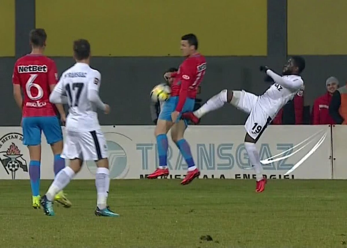 VIDEO+FOTO Penalty comic în Gaz Metan - FCSB » Chamed l-a "degajat" pe Budescu :)