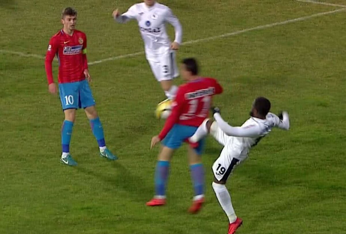 VIDEO+FOTO Penalty comic în Gaz Metan - FCSB » Chamed l-a "degajat" pe Budescu :)