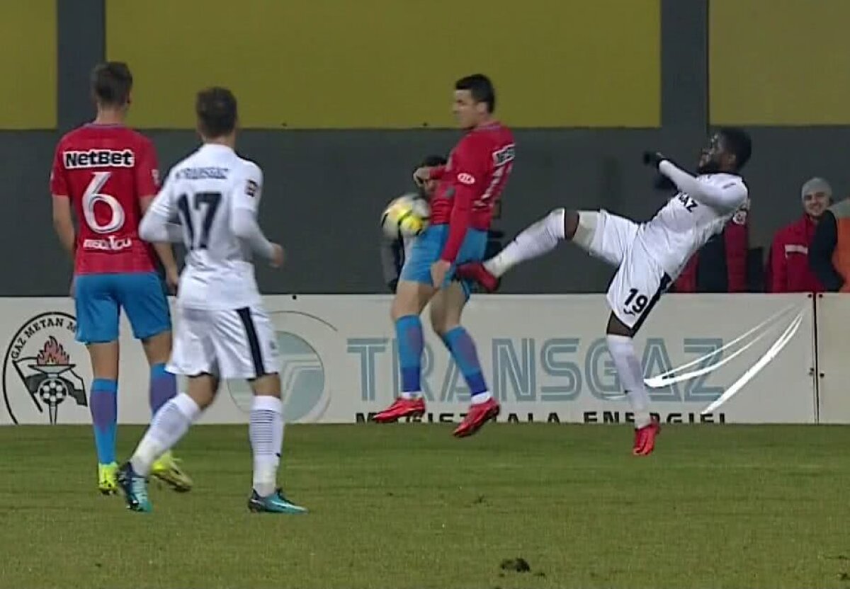 VIDEO+FOTO Penalty comic în Gaz Metan - FCSB » Chamed l-a "degajat" pe Budescu :)