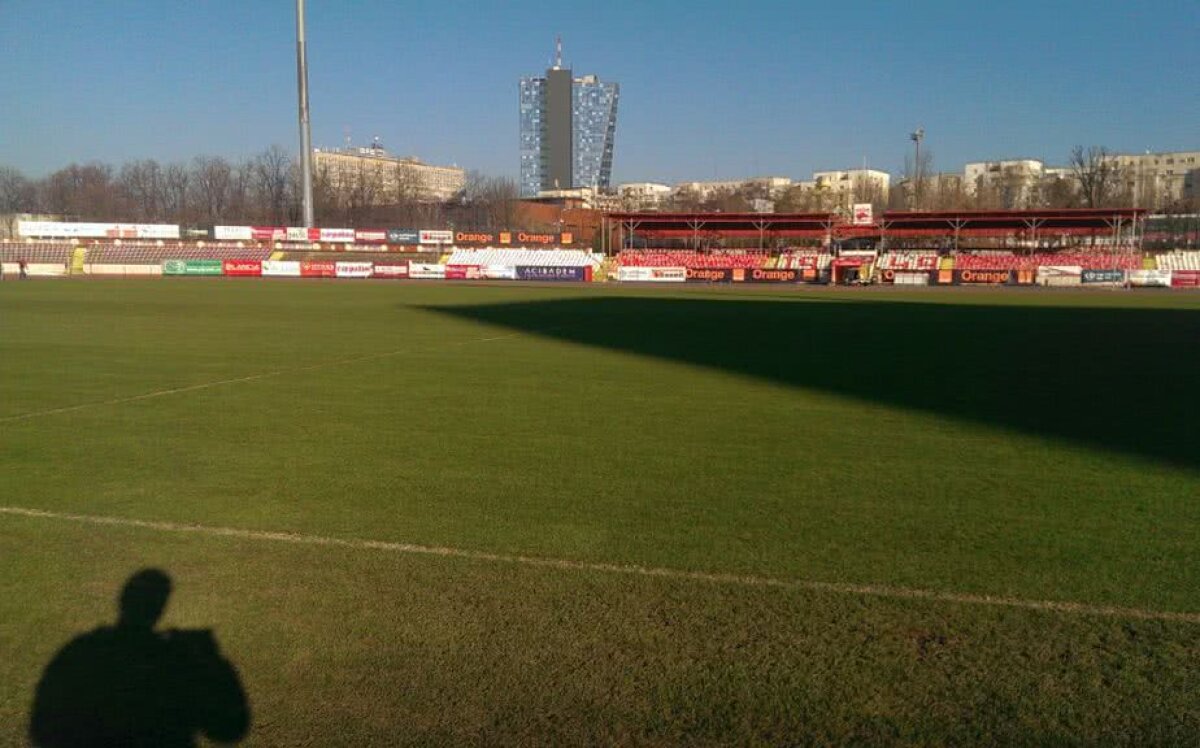 FOTO De ce au ținut ”câinii” să joace în "Ștefan cel Mare" » Cum arată arena înaintea meciului cu CS U Craiova