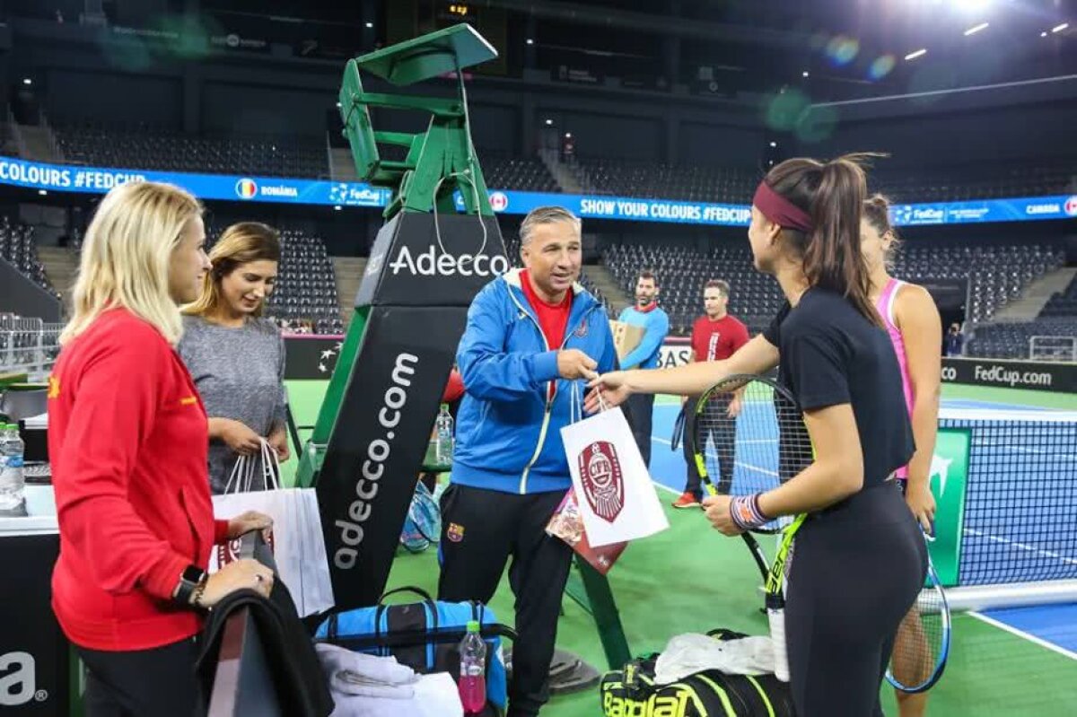 GALERIE FOTO WOW! Dan Petrescu a intrat pe terenul de tenis, dar Sorana Cîrstea a atras toate privirile ;)