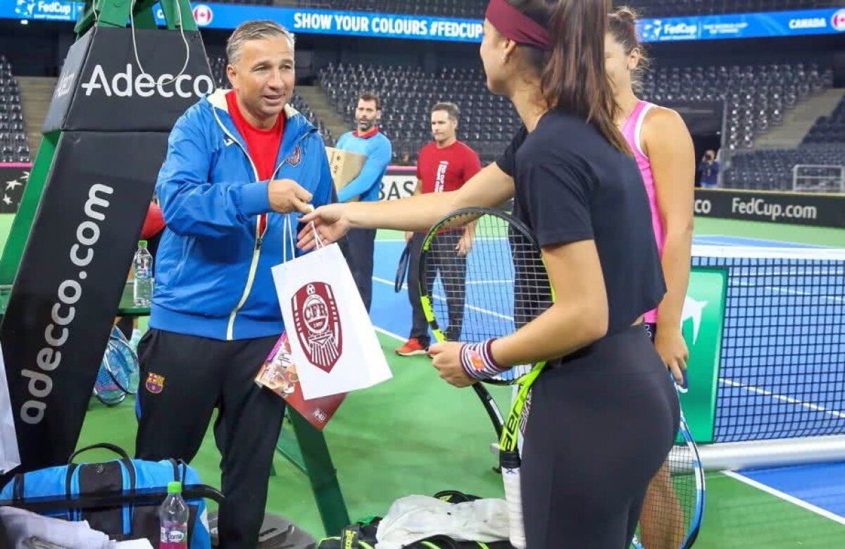 GALERIE FOTO WOW! Dan Petrescu a intrat pe terenul de tenis, dar Sorana Cîrstea a atras toate privirile ;)