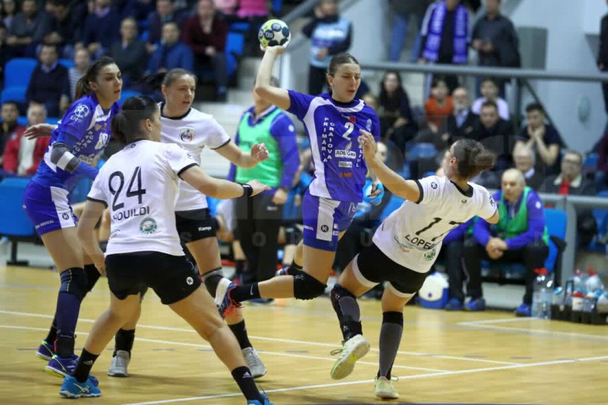 GALERIE FOTO Craiova câștigă "Derby de Oltenia" » SCM a trecut de HCM Rm. Vâlcea și recuperează locul 2 în clasament