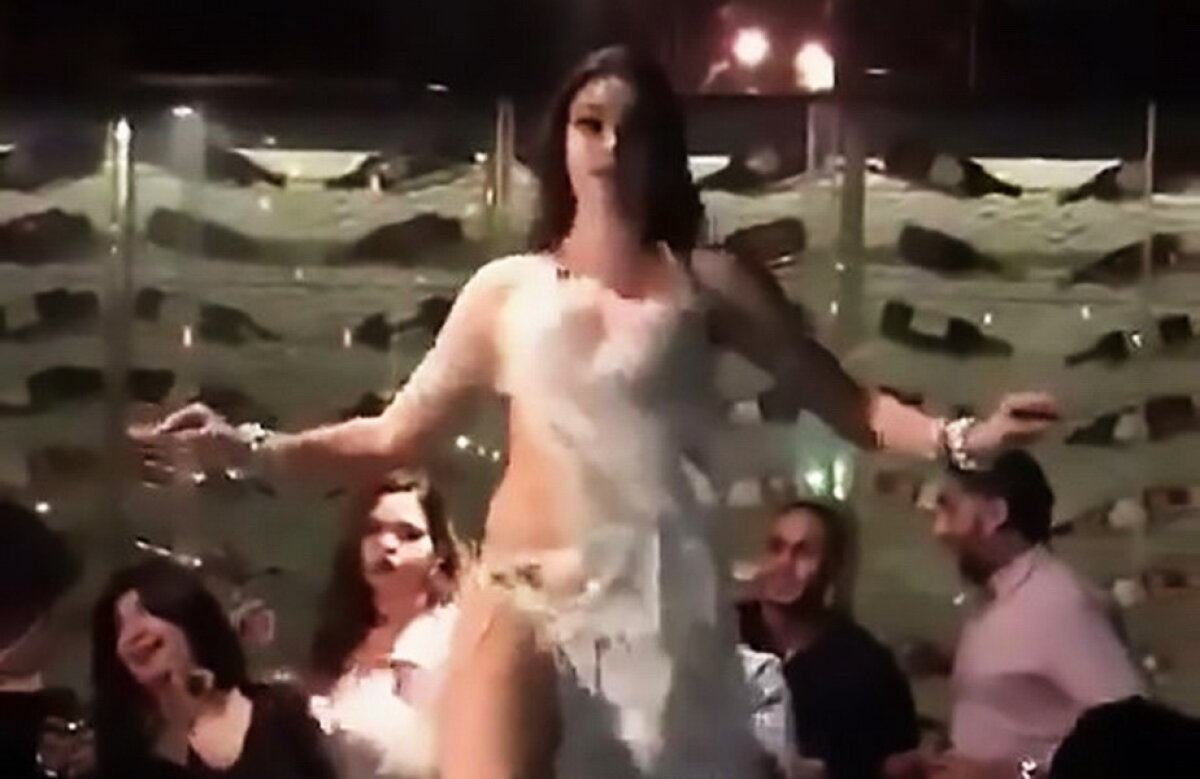 VIDEO & FOTO A fost arestată pentru că a dansat "prea sexy"