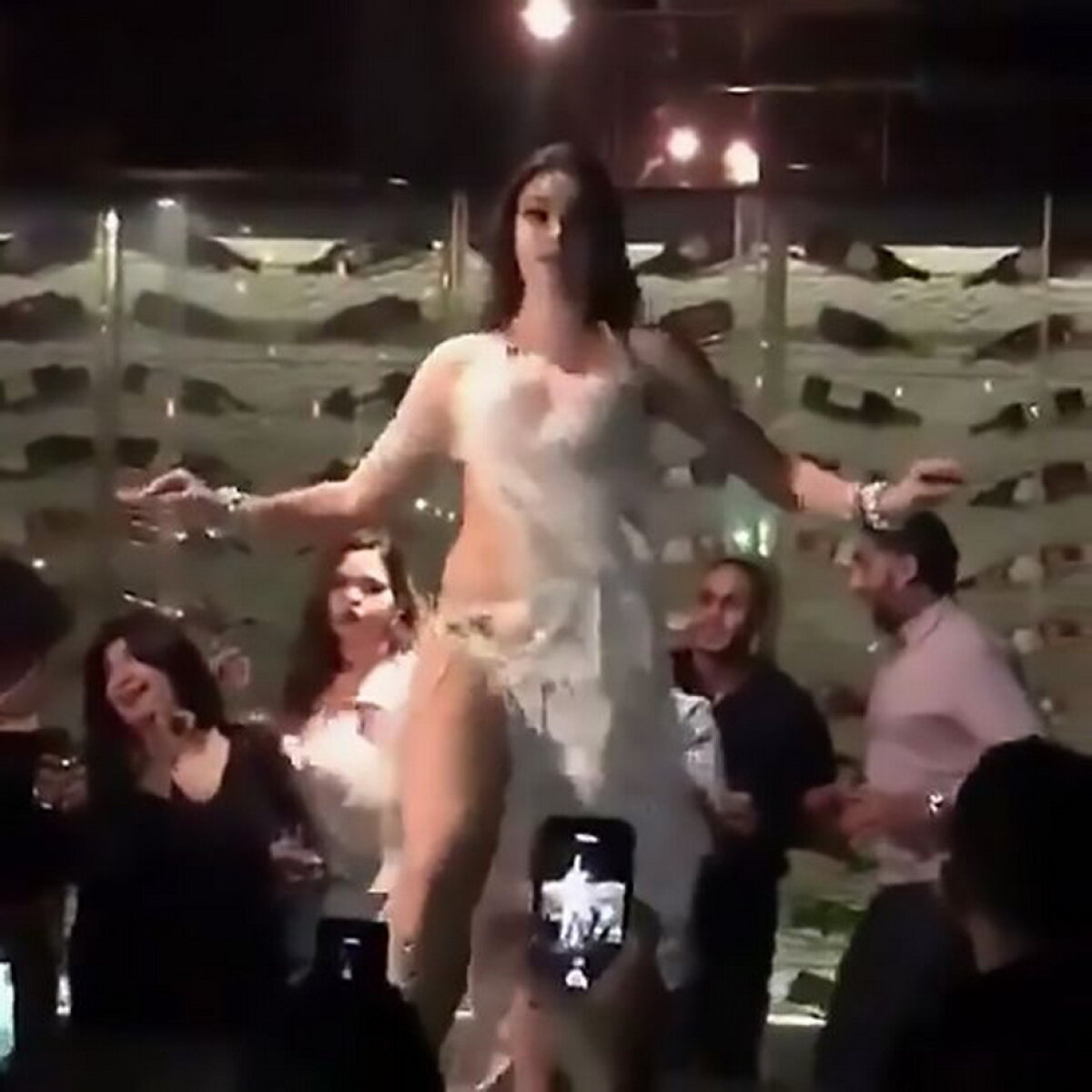 VIDEO & FOTO A fost arestată pentru că a dansat "prea sexy"