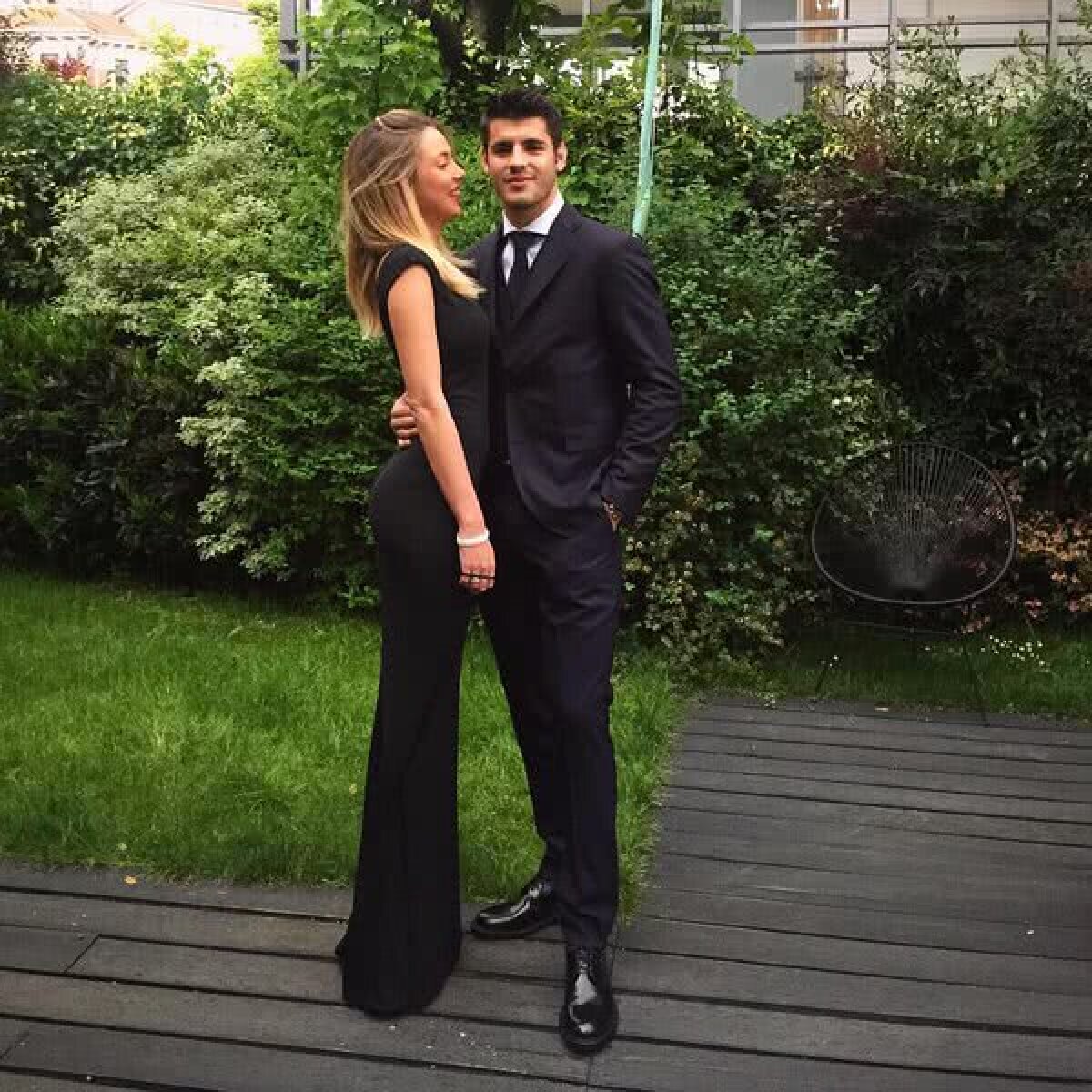 FOTO A revenit după dans » O vedetă de la Chelsea a fost pusă la zid după ce a dansat cu iubita în brațe