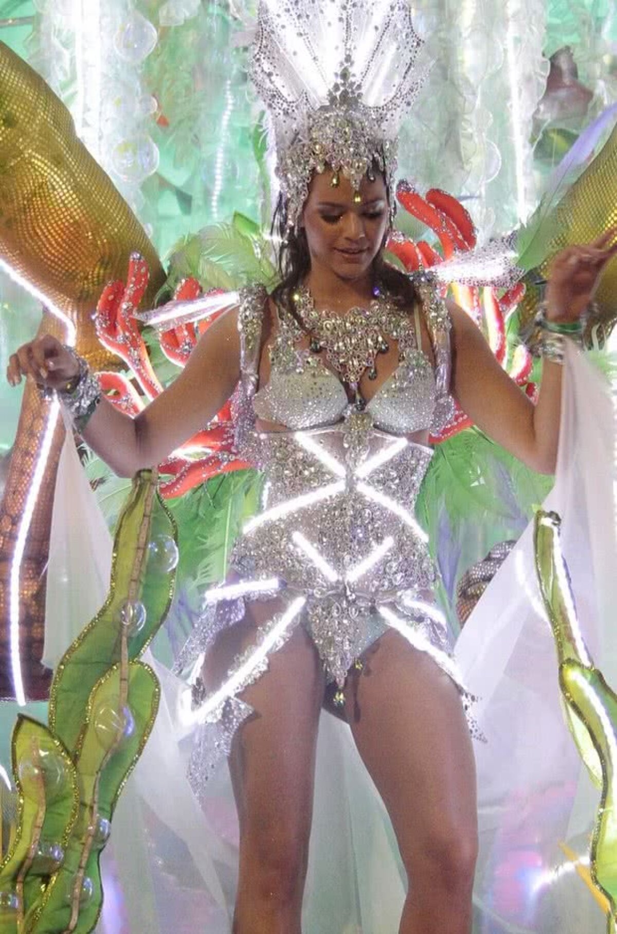 FOTO Bruna de Carnaval » Iubita lui Neymar, într-o ținută provocător de sexy la carnavalul din Rio