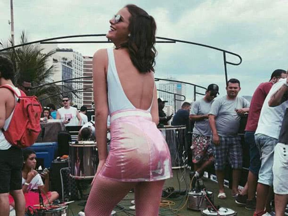 FOTO Bruna de Carnaval » Iubita lui Neymar, într-o ținută provocător de sexy la carnavalul din Rio