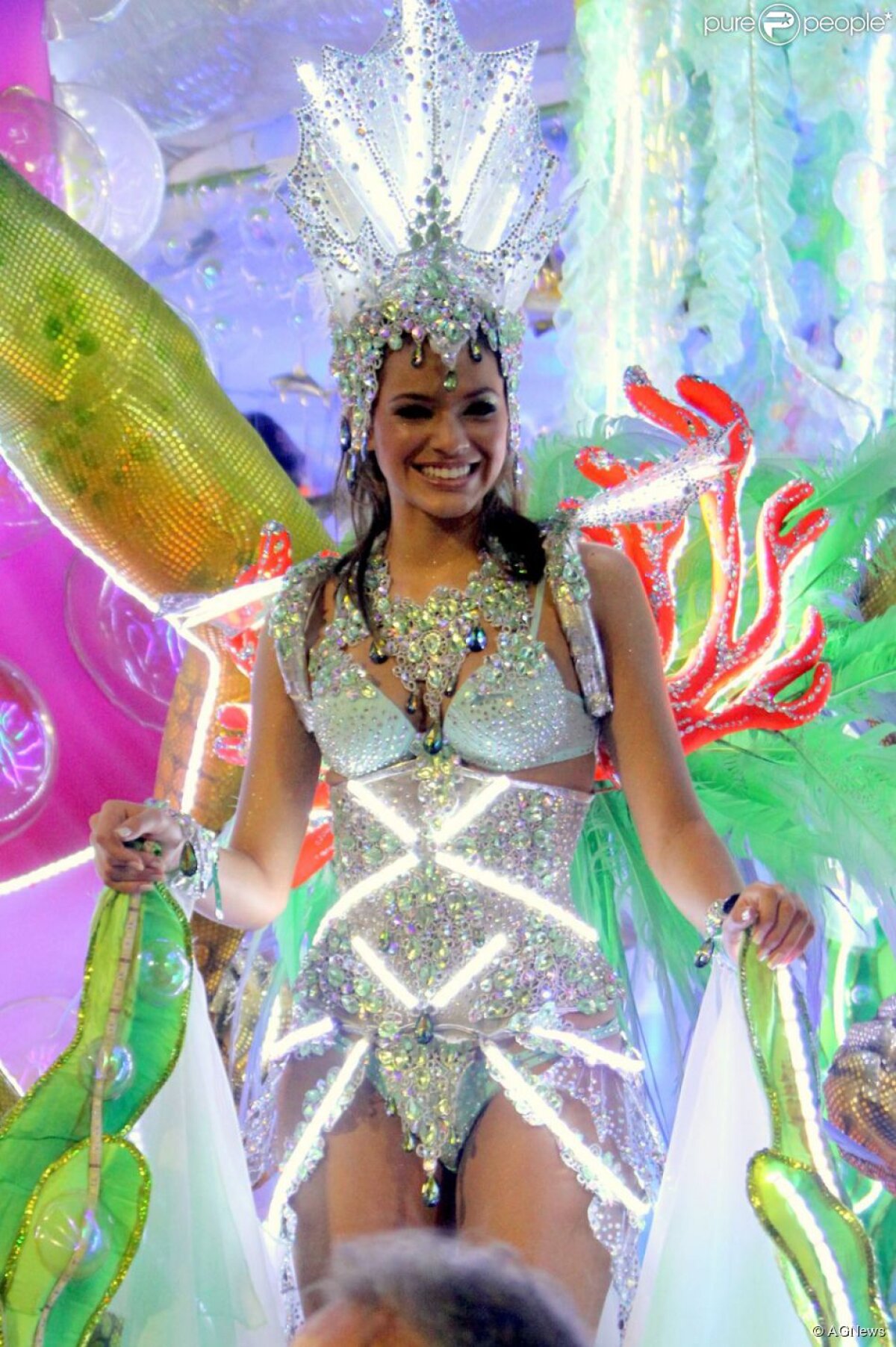 FOTO Bruna de Carnaval » Iubita lui Neymar, într-o ținută provocător de sexy la carnavalul din Rio