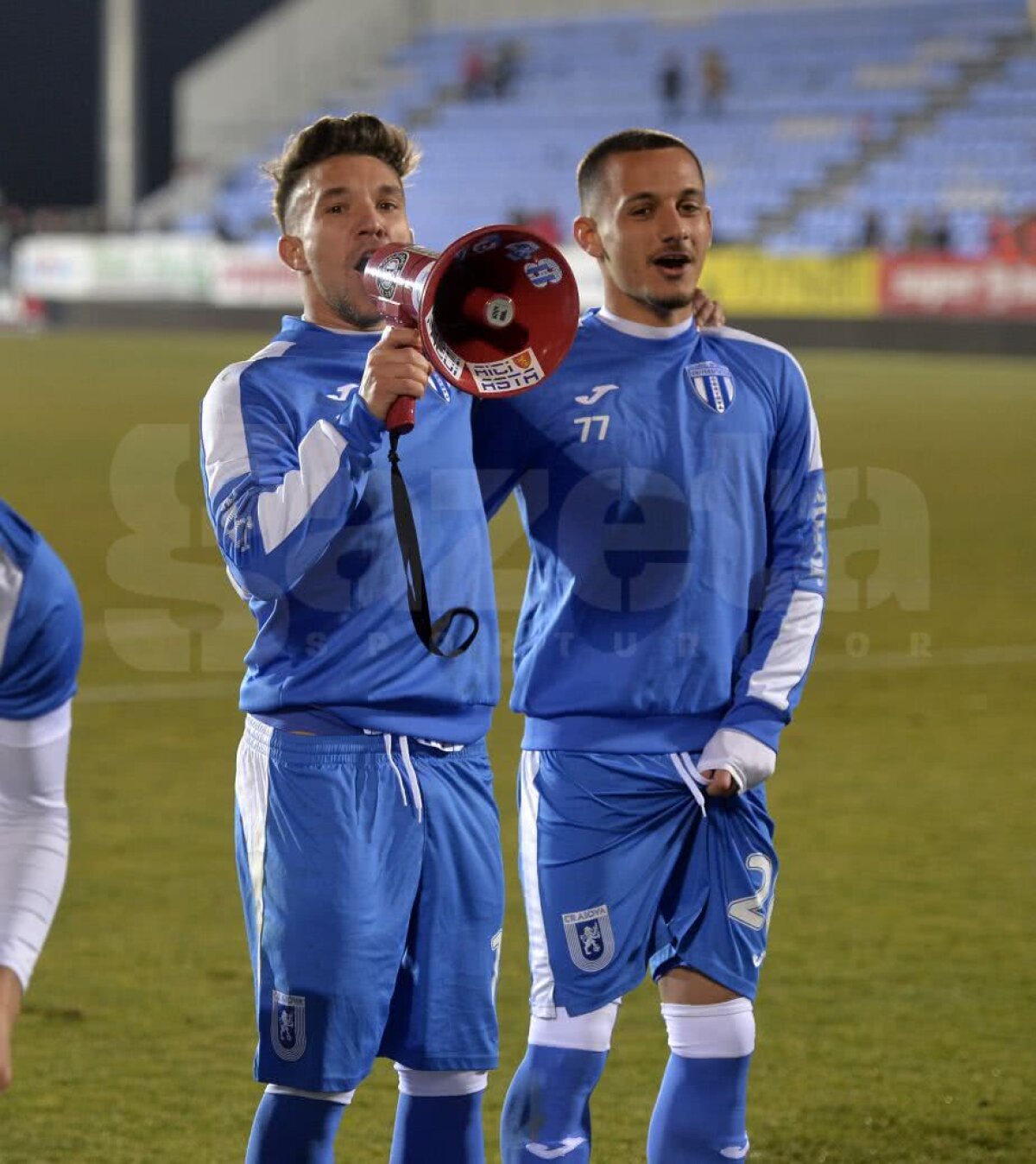 VIDEO+FOTO Oltenii din tribune au făcut spectacol cu jucătorii la meciul cu FC Voluntari