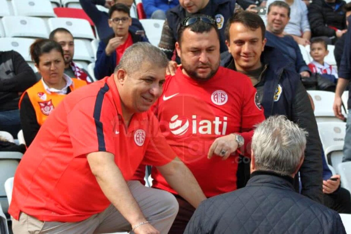 VIDEO + FOTO Șumudică, luat la țintă de fanii lui Antalyaspor!