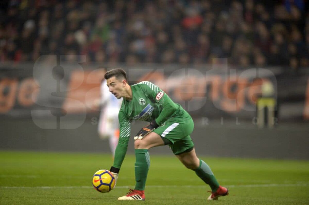 4 întrebări MARI după DINAMO - FCSB 2-2 » De ce ostenesc vedetele în meciuri-cheie? Și ce a fost în capul lui Miriuță cu acea schimbare?