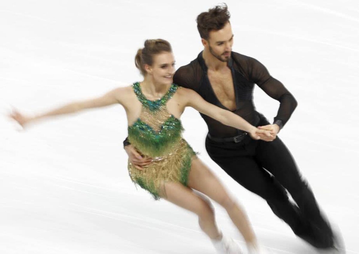 GALERIE FOTO Oops! Eroare! I-a cedat rochia în timpul evoluției de la Olimpiada de Iarnă: "Cel mai mare coșmar"