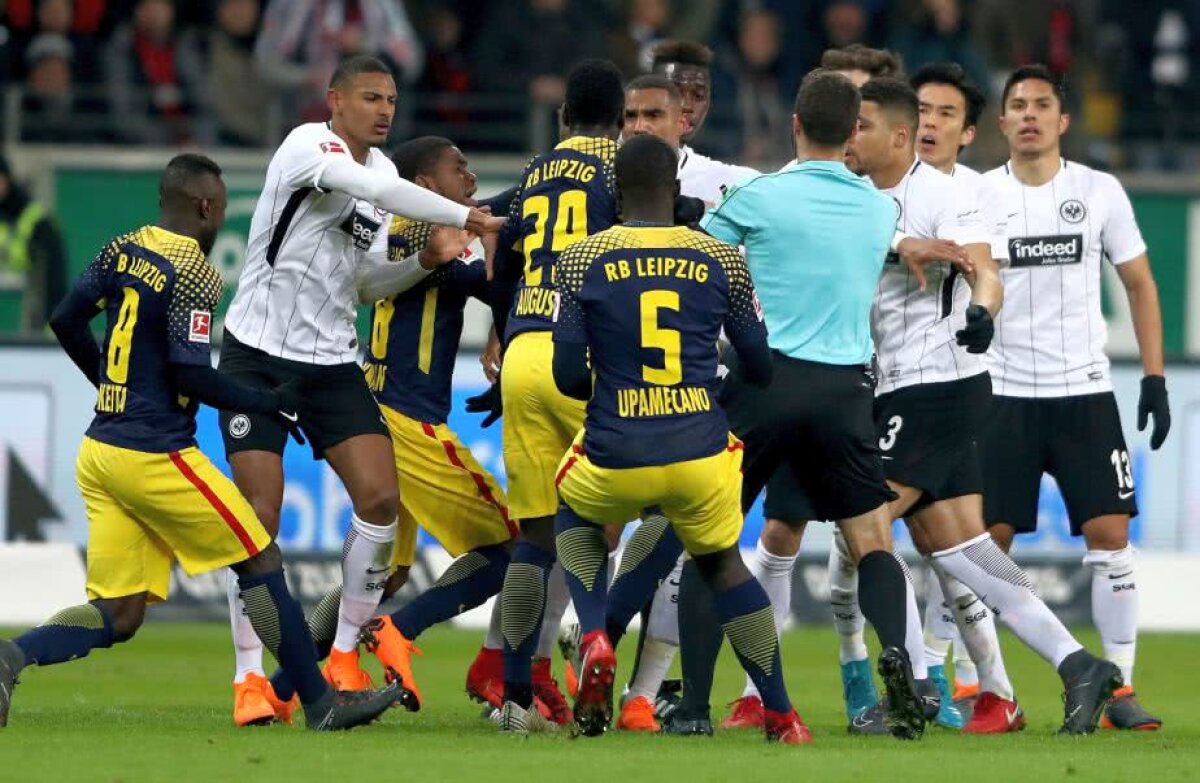 VIDEO Haos la Frankfurt! Revoltă dintr-un motiv ciudat: "Și frizerii o duc mai bine" » Un suporter a murit după ce a făcut infarct! 