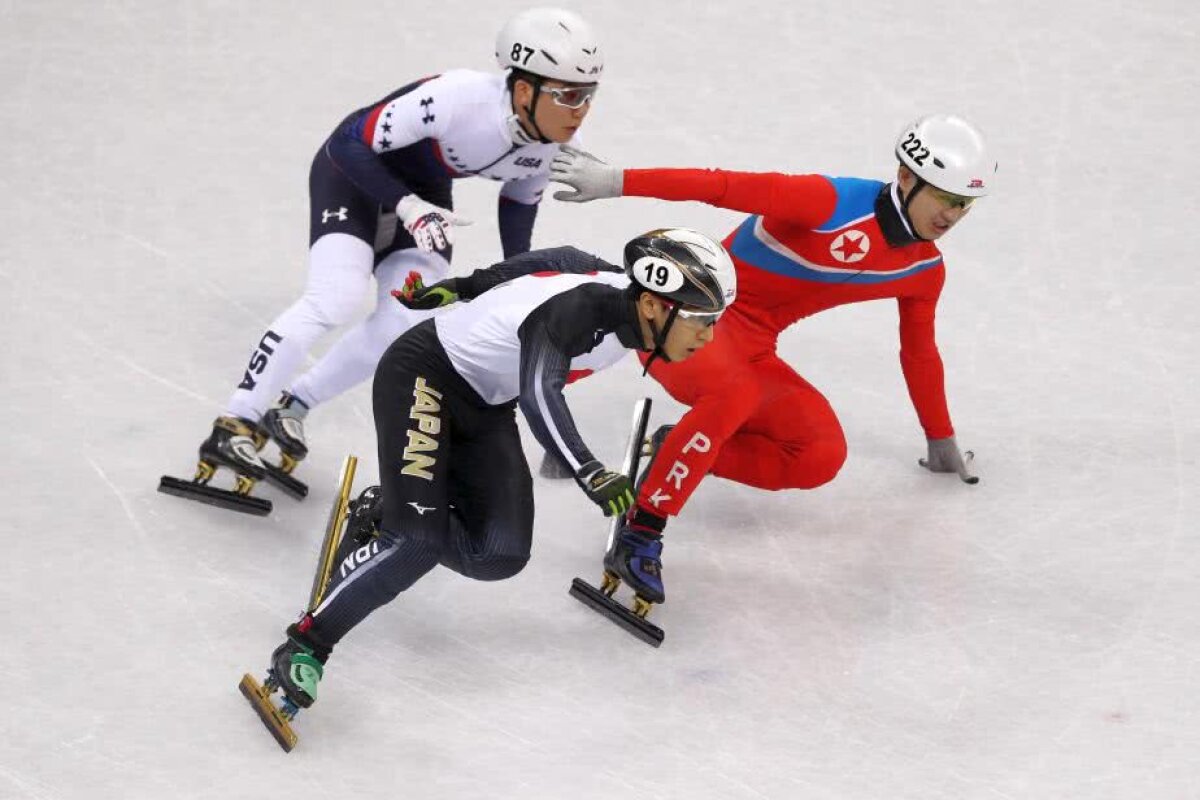 VIDEO Scenă incredibilă la Jocurile Olimpice de Iarnă » Un concurent a încercat să-și doboare adversarul de două ori