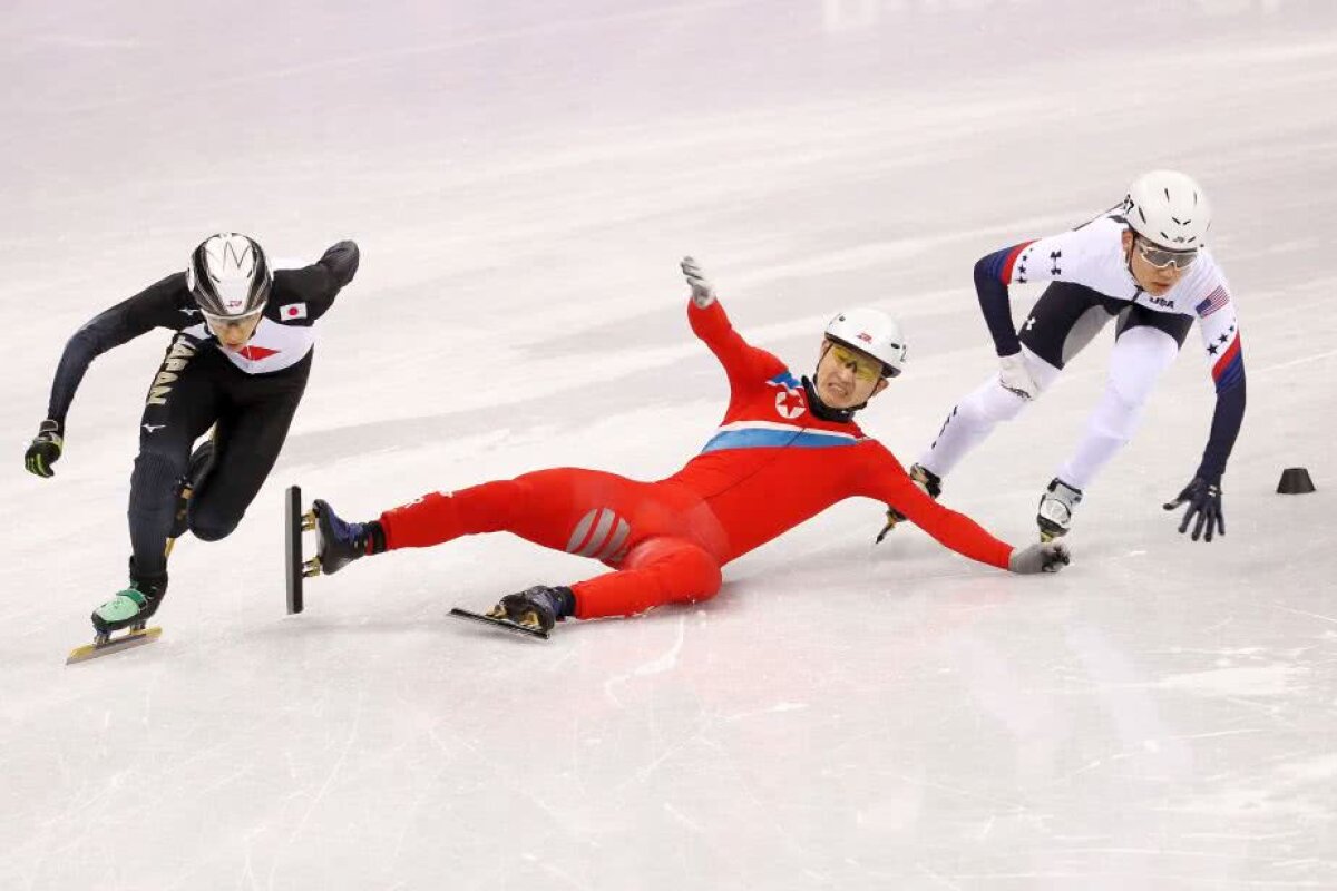VIDEO Scenă incredibilă la Jocurile Olimpice de Iarnă » Un concurent a încercat să-și doboare adversarul de două ori