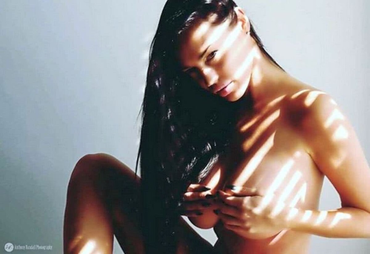 GALERIE FOTO INCENDIARĂ + VIDEO Le întrece pe toate! Campioana la șah a renunțat complet la haine pe Instagram