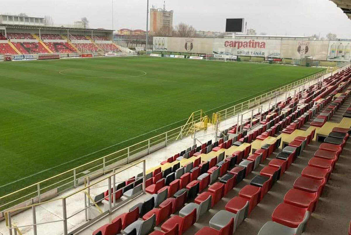 GALERIE FOTO Cum arată cele două stadioane pe care se vor juca meciurile decisive pentru play-off » Temperaturi scăzute la orele de disputare ale partidelor