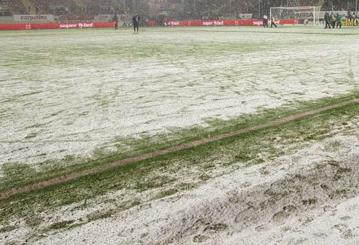 ASTRA - DINAMO / FOTO Condiții groaznice de joc la Giurgiu » Întrebare importantă: s-a respectat regulamentul FRF?