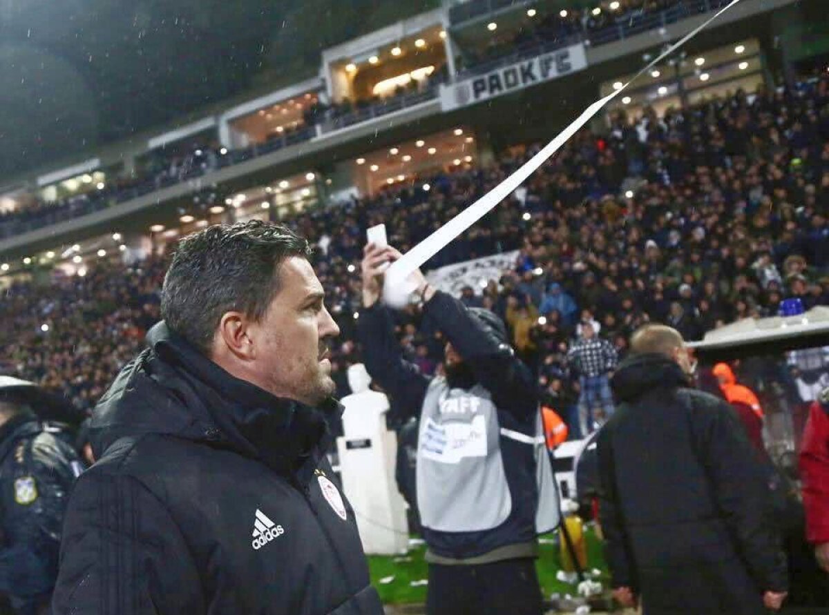 VIDEO+FOTO // PAOK - Olympiakos » Haos la Salonic! Antrenorul lui Oly a fost transportat la spital + PAOK riscă să piardă 6 puncte!