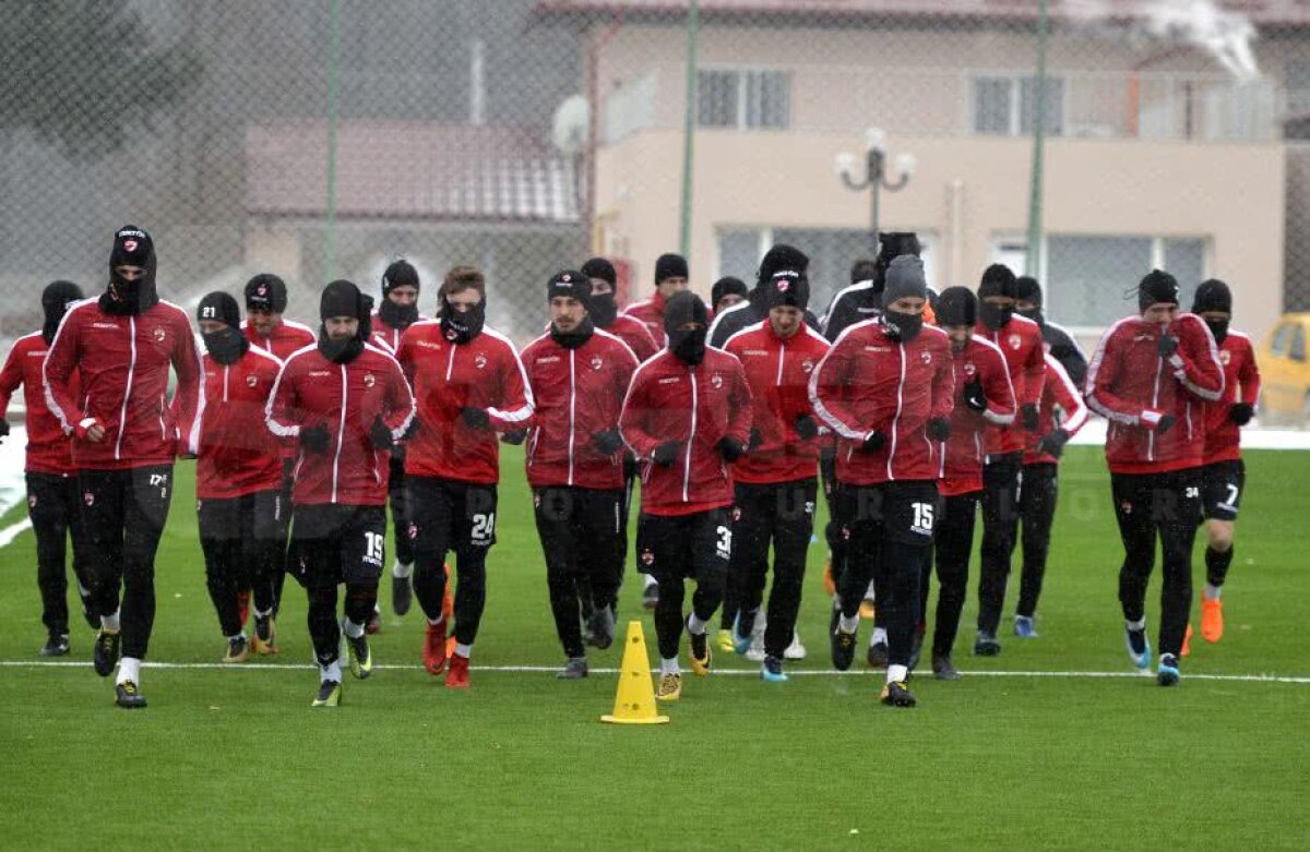 GALERIE FOTO + VIDEO Florin Bratu a condus azi primul antrenament la Dinamo! Cum a încercat să-i mobilizeze pe jucători