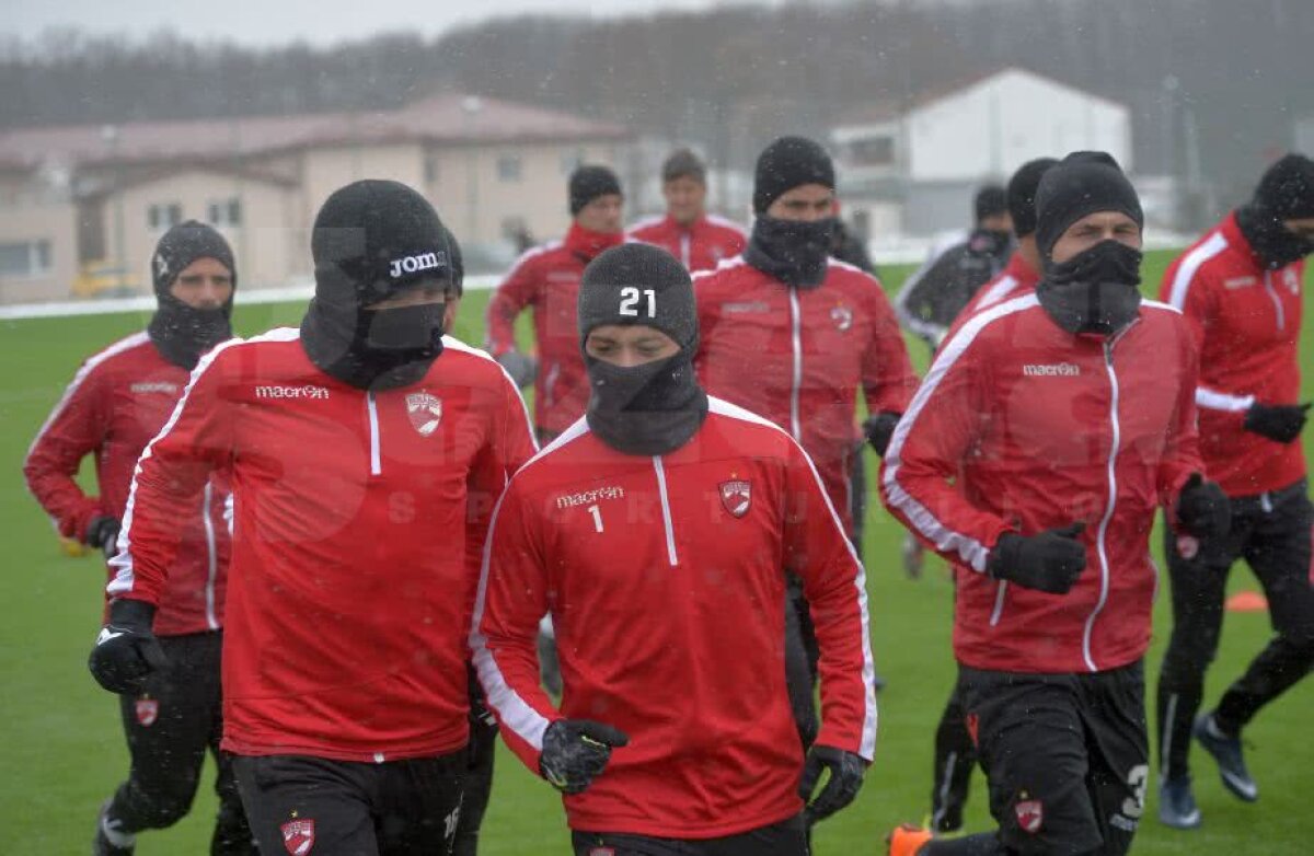 GALERIE FOTO + VIDEO Florin Bratu a condus azi primul antrenament la Dinamo! Cum a încercat să-i mobilizeze pe jucători