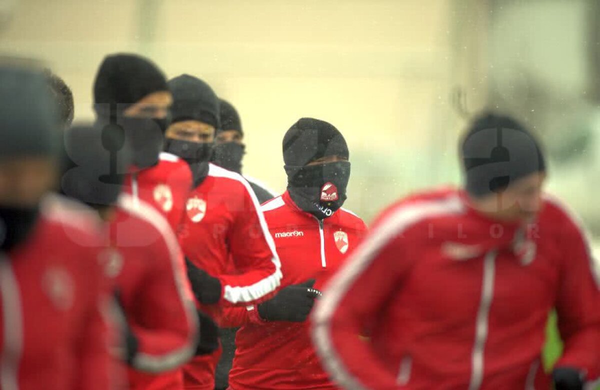 GALERIE FOTO + VIDEO Florin Bratu a condus azi primul antrenament la Dinamo! Cum a încercat să-i mobilizeze pe jucători