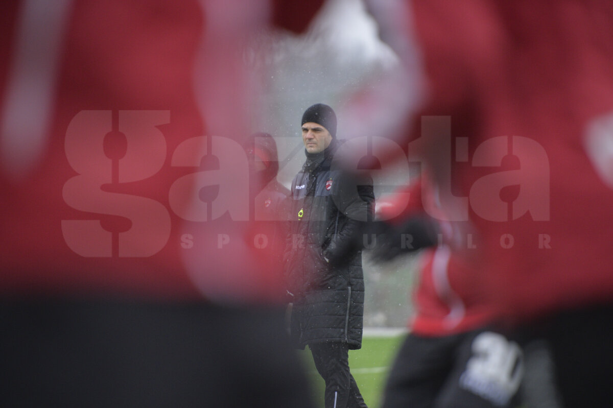 GALERIE FOTO + VIDEO Florin Bratu a condus azi primul antrenament la Dinamo! Cum a încercat să-i mobilizeze pe jucători