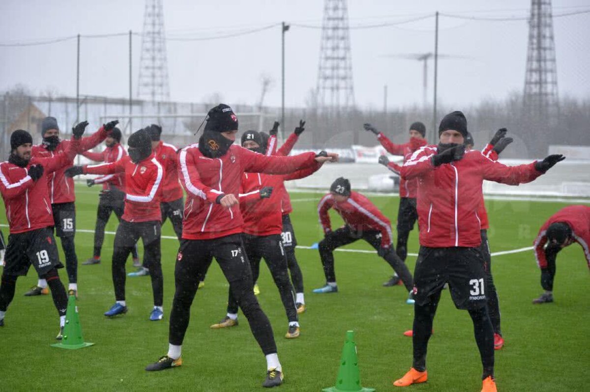 GALERIE FOTO + VIDEO Florin Bratu a condus azi primul antrenament la Dinamo! Cum a încercat să-i mobilizeze pe jucători
