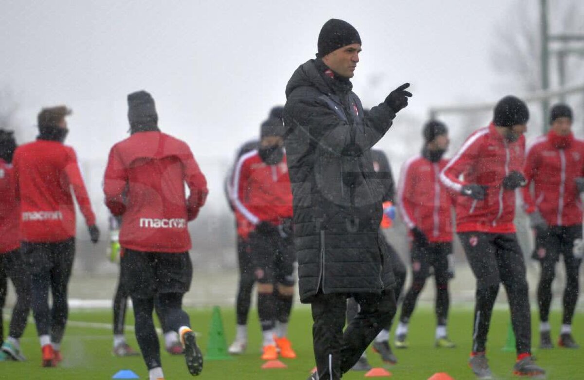 GALERIE FOTO + VIDEO Florin Bratu a condus azi primul antrenament la Dinamo! Cum a încercat să-i mobilizeze pe jucători