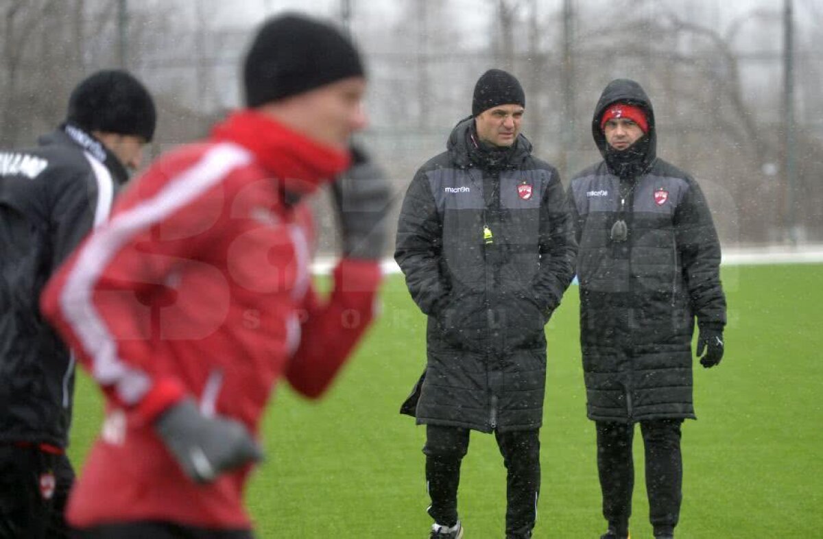 GALERIE FOTO + VIDEO Florin Bratu a condus azi primul antrenament la Dinamo! Cum a încercat să-i mobilizeze pe jucători