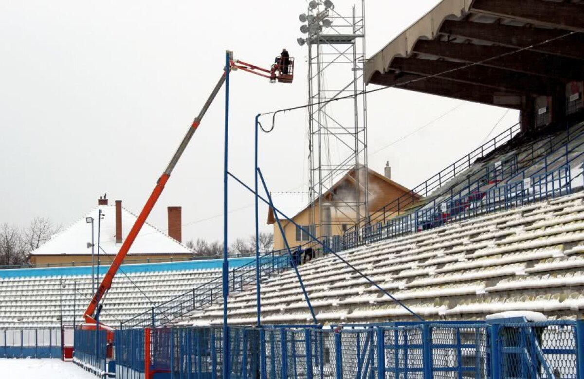 FOTO UPDATE Imagini demne de anii '60 la Sibiu! Hermannstadt - FCSB se va juca pe un teren execrabil » Informație incredibilă din culise: de ce nu s-ar fi amânat partida. Reacția FRF