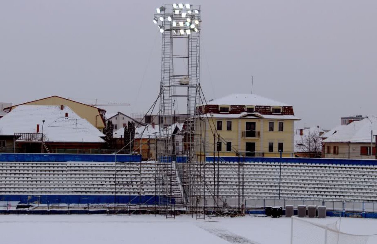 FOTO UPDATE Imagini demne de anii '60 la Sibiu! Hermannstadt - FCSB se va juca pe un teren execrabil » Informație incredibilă din culise: de ce nu s-ar fi amânat partida. Reacția FRF