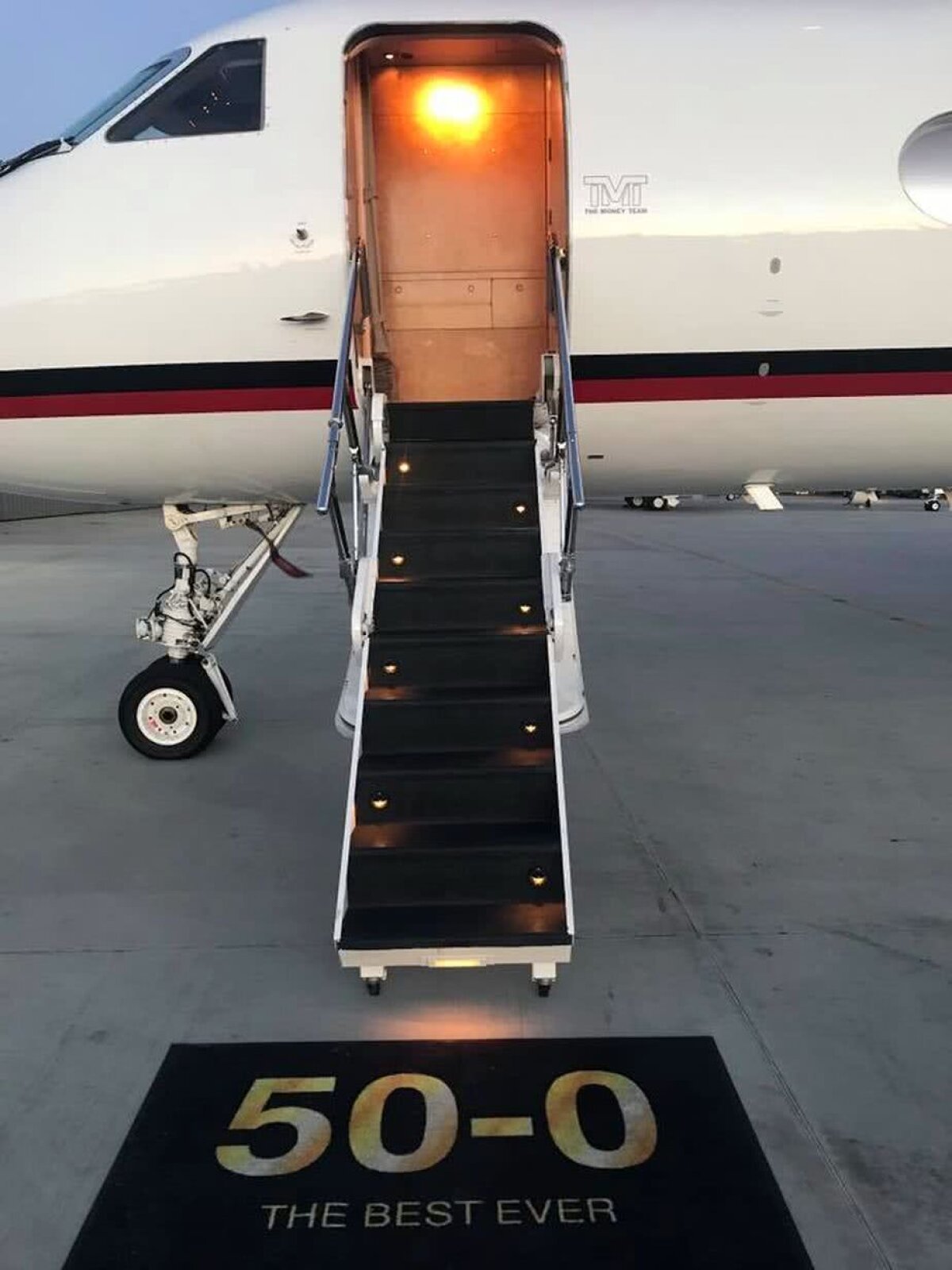 FOTO Ultima aroganță a lui Floyd Mayweather » Ce și-a făcut cadou de ziua lui: "Cel mai bun din istorie!"